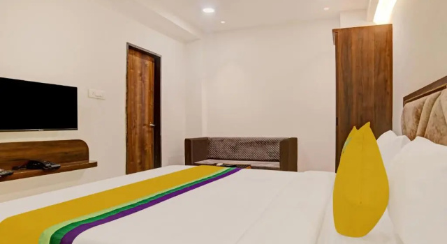 Itsy Hotels Phoenix, Забронировать Отель Индаур штат Мадхья-Прадеш