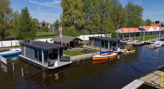 Safari Tent in Heeg by the Marina, Reserva ahora Casa o chalet Villas en Frisia, Villa