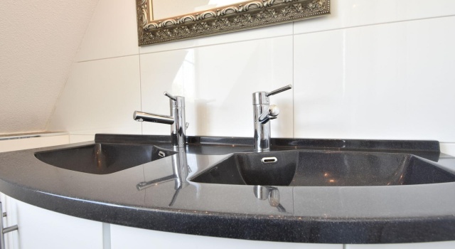 Enticing Holiday Home in Oude with Garden, Забронировать Дом для отпуска Коттеджи Goeree-Overflakkee, Коттедж
