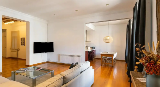 Apartamento de Tres Habitaciones con Terraza 21B