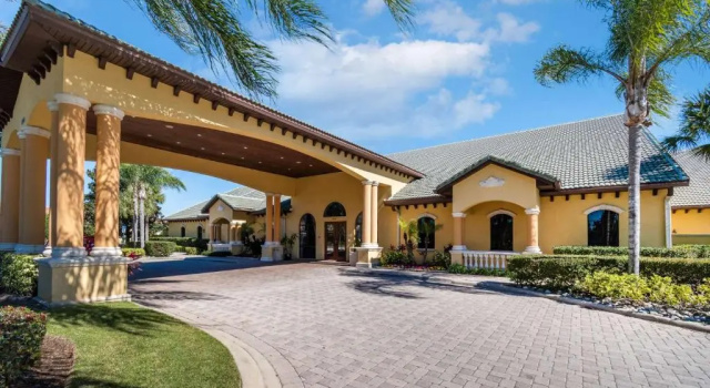 Majesty Palm Road 8975
