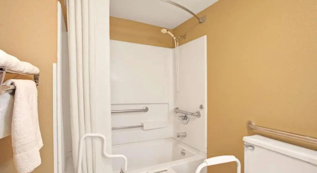 Номер Standard Super 8 by Wyndham Pearl/Jackson/East