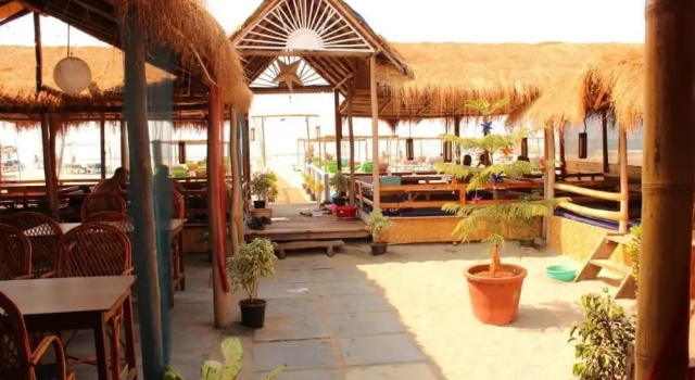 Sea Bird Beach Cafe & Cottages, Забронировать Отель Отели Чопдем с завтраком, Завтраки