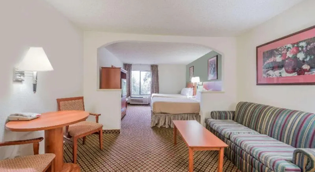 Двухместный номер Standard Super 8 by Wyndham Fort Worth Downtown South