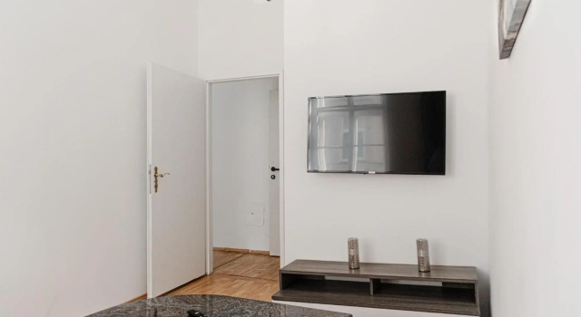 Big Apt in Viennas Center - Perfect for Longstays, Забронировать Отель Вена Австрия, рядом с Штадтпарк