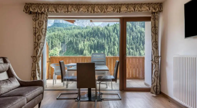 Garni Hotel Gardena App Dolomites 3, Забронировать Отель Санта-Кристина-Вальгардена Валь-Гардена