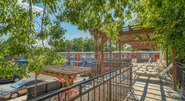 Апартаменты Stylish 1BR Near UT Brentwood Evonify