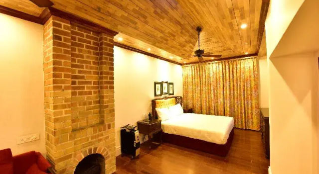 Двухместный номер Standard с балконом MAYFAIR Himalayan Spa Resort