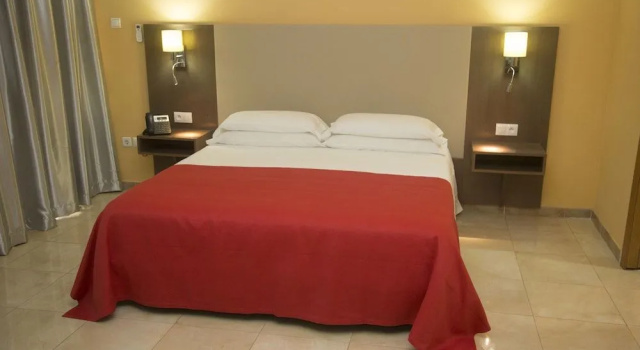 Hôtel Petit Bateau, Varaa Hotelli Conakry Guinea