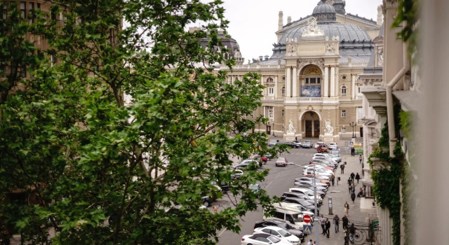 Queen of Opera, Book Hotel Odessa 