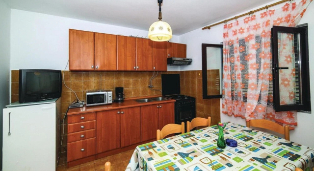 Beautiful Home in Marina With Wifi and 3 Bedrooms, Забронировать Отель Винишче Trogir Riviera, рядом с Пляж Туньяра