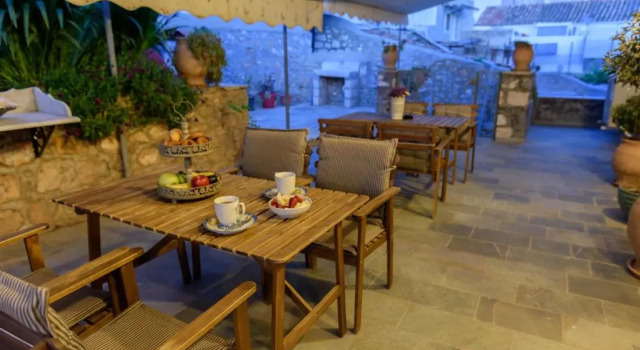 Athina Guesthouse, Varaa Hotelli Hydra Saronic Islands