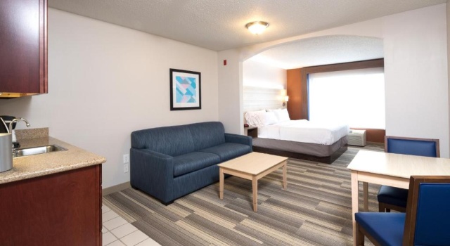 Люкс Holiday Inn Express Hotel & Suites Detroit-Utica by IHG