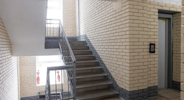 Apartment On Uchebnaya 7, Buchen Sie Ferienwohnung Hotels in Tomsk Region mit Parkplatz, Parkplätze