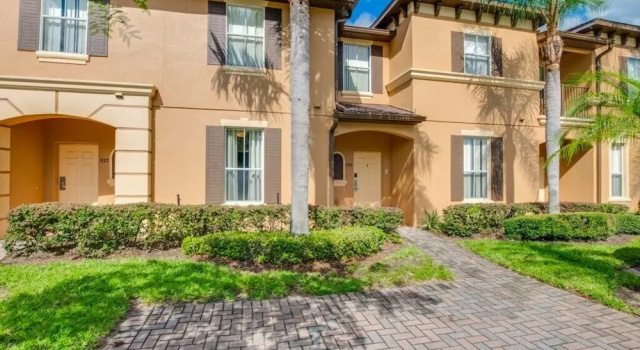 2735calab 4 Bedroom Townhouse