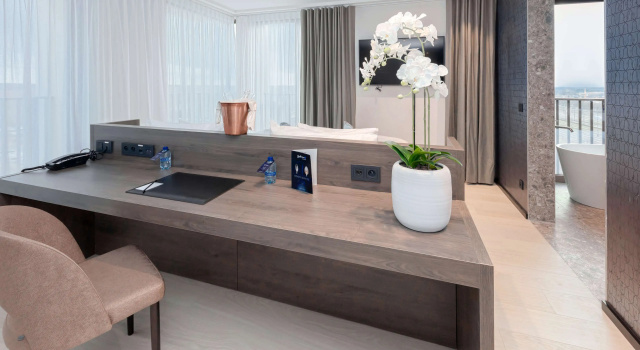 Люкс c 1 комнатой с балконом Radisson Blu Hotel, Bruges