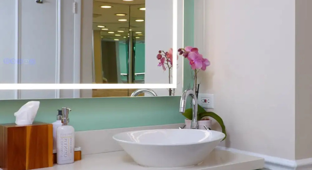 Номер Deluxe с балконом и с красивым видом из окна Ocean Key Resort & Spa, a Noble House Resort