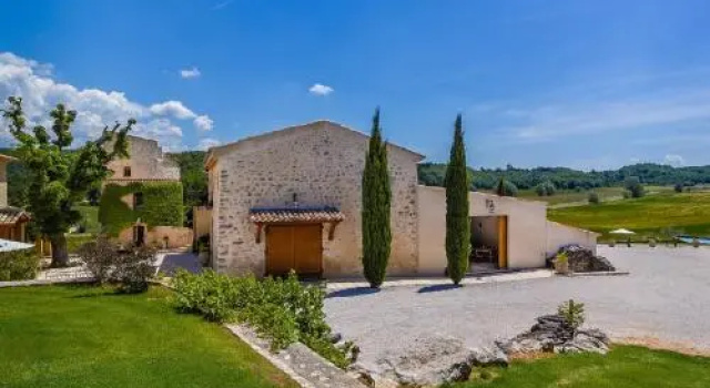 La Tour dEnguerne, Забронировать Отель Монмейан (Вар) Green Provence