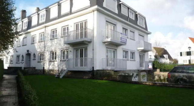Апартаменты Family apartment with lovely garden and parking