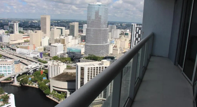 Апартаменты Luxury 45th Floor Suite at Icon