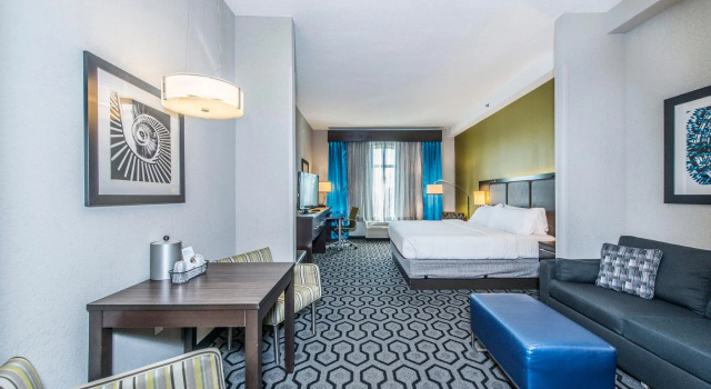 Run of House Holiday Inn Express & Suites Charleston Arpt-Conv Ctr Area by IHG