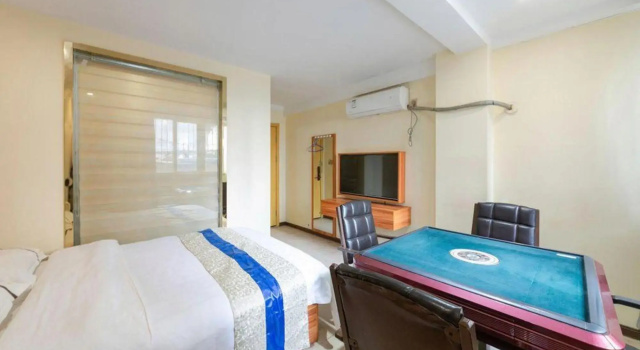 Wuhan Fushun Hotel, Rezerwuj Hotel Hotele w Hubei z Parkingiem, Parking