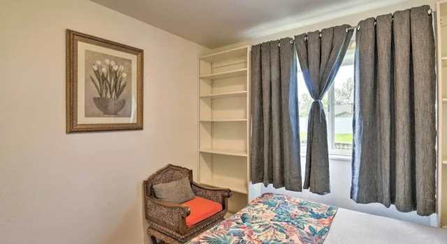 Коттедж Quaint Ranch Home w/ Yard in Midtown Anchorage!