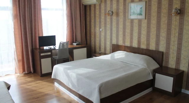 Трёхместный семейный номер Standard с балконом Hotel Tarnava