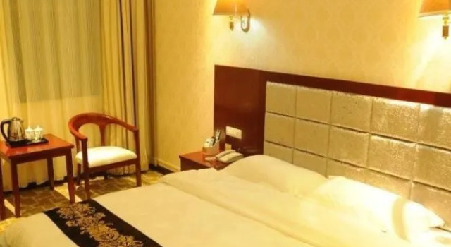 Yichuan Longsheng Business Hotel, Забронировать Отель Отели Яньаня с парковкой, Парковка