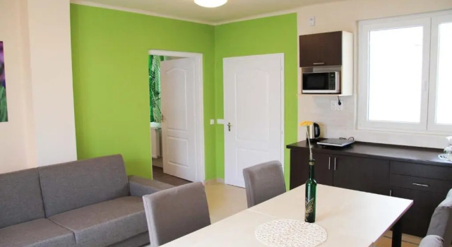 Írisz Apartmanház, Забронировать Апартаменты/квартира Морахалом Чонград