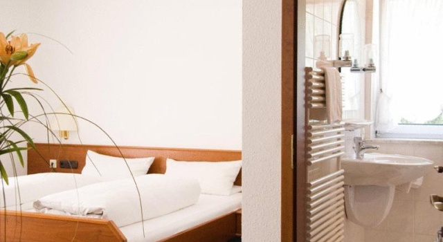 Kurhotel Kaiser, Забронировать Отель Отели Бад-Вёрисхофен 3 звезды, 3*