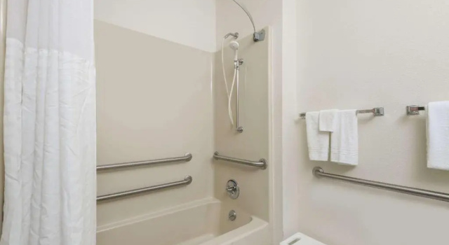 Четырёхместный номер Standard Days Inn by Wyndham Ashland
