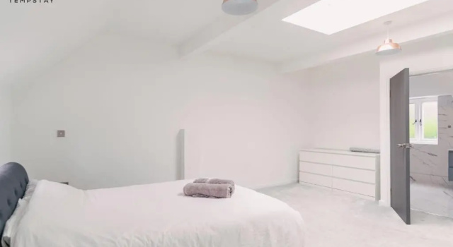 Вилла Hidden Gem! Luxury 5 Bed Near Warner Bros Studios
