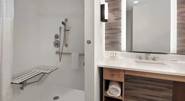 Четырёхместный номер Standard с видом на воду Homewood Suites by Hilton Providence Downtown