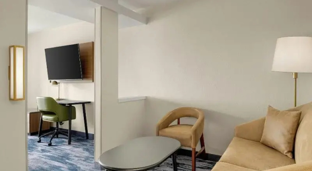 Четырёхместный люкс Fairfield Inn & Suites Bloomington