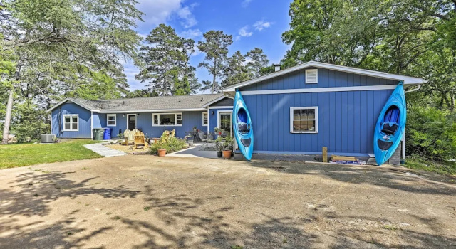 Коттедж Family-friendly Escape ~ 6 Mi to City Center!
