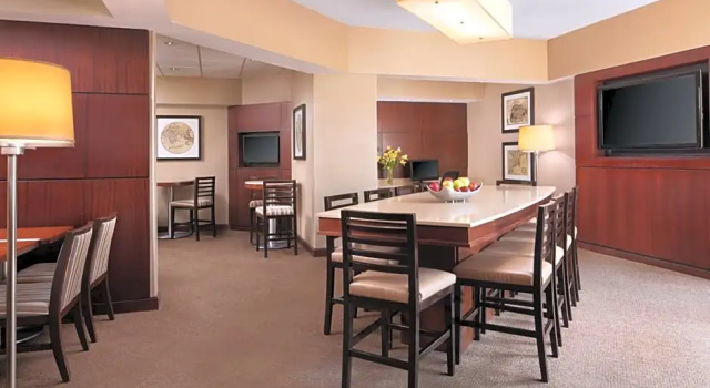 Клубный номер Standard Sheraton Parsippany Hotel