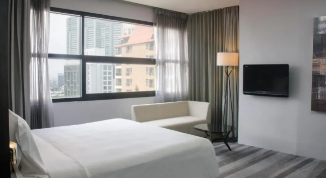Holiday Inn Bangkok Sukhumvit by IHG