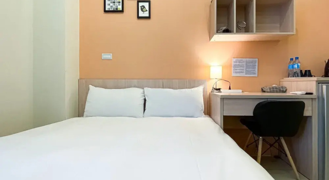 Двухместный номер Comfort с балконом Adagio Hostel