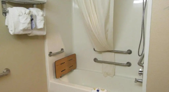 Двухместный люкс Microtel Inn & Suites by Wyndham Rapid City