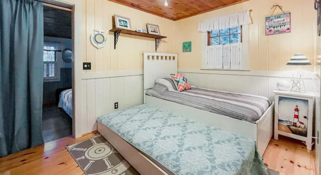 Коттедж Dewey Cottage