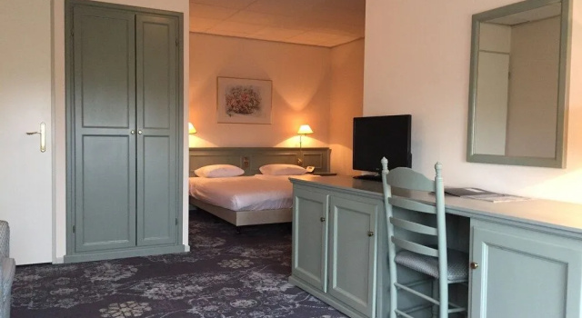 Hotel Sportsbar & Brasserie Dorhout Mees, Забронировать Отель Биддингхёйзен 