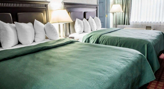Четырёхместный люкс Business Quality Inn & Suites Gibsonia - Pittsburgh North