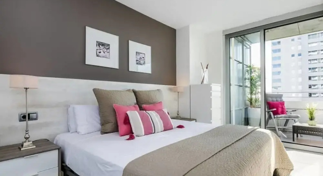 Stylish 2bed/2bath With Swimming Pool, Забронировать Отель Отели Барселоны с парковкой, Парковка