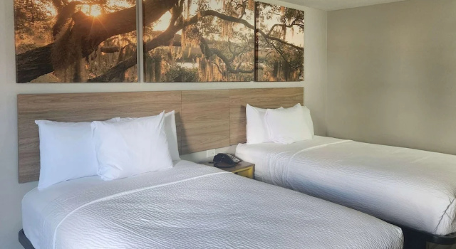 Четырёхместный номер Standard Days Inn by Wyndham Lafayette Scott