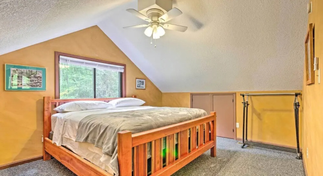 Creekside Weaverville Home - 16 Miles to Asheville, Забронировать Отель Марс-Хилл Аппалачи