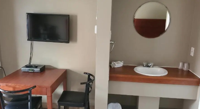Четырёхместный номер Standard Motel Falcon