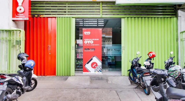 RedDoorz near BG Junction Surabaya, Boek Hotel Bubutan East Java