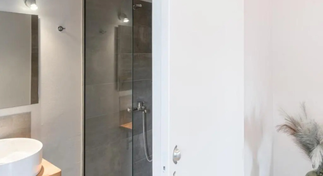 Четырёхместный номер Standard с балконом Circle Inn