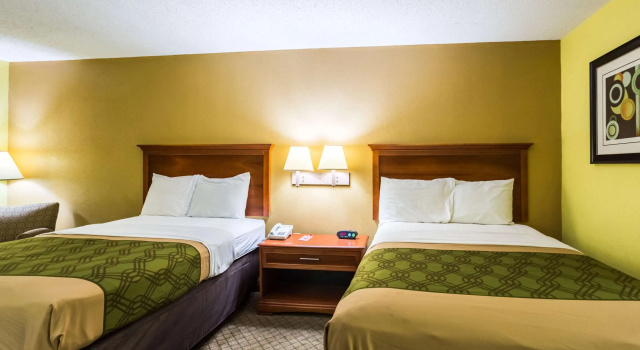 Четырёхместный номер Standard Econo Lodge Picayune